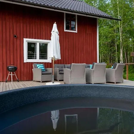 Villa Bjoerkbo, Old Farm With Modern Conveniences *