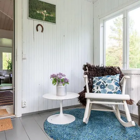 Villa Bjoerkbo, Old Farm With Modern Conveniences